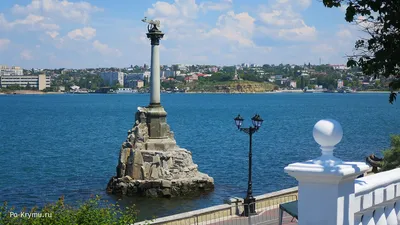 File:Памятник затопленным кораблям в Севастополе.JPG - Wikimedia Commons