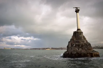 File:Памятник затопленным кораблям Севастополь.JPG - Wikimedia Commons