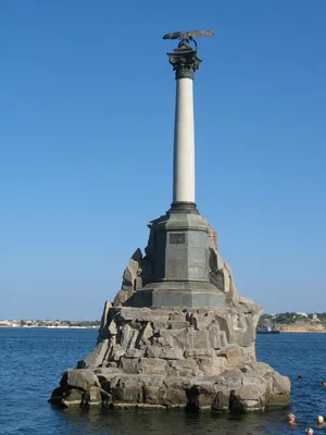 File:Памятник затопленным кораблям. Севастополь.JPG - Wikimedia Commons