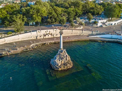 Памятник к затопленным кораблям, символ города Севастополя Стоковое  Изображение - изображение насчитывающей пляжа, культура: 38502873