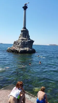 Путешественник | Самое узнаваемое место в Севастополе — памятник  затопленным кораблям | Дзен