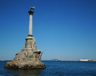 Памятник затопленным кораблям - историческая справка и как добраться