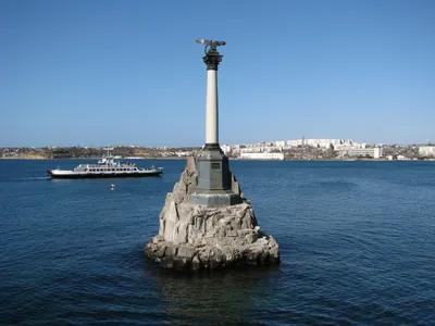 File:Памятник затопленным кораблям (1).jpg - Wikimedia Commons