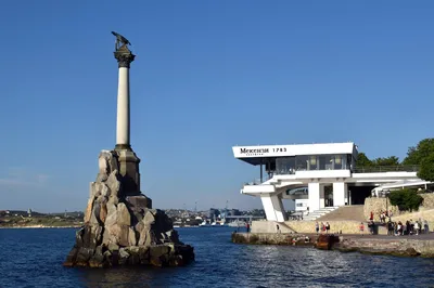 Памятник затопленным кораблям в Севастополе - Достопримечательность