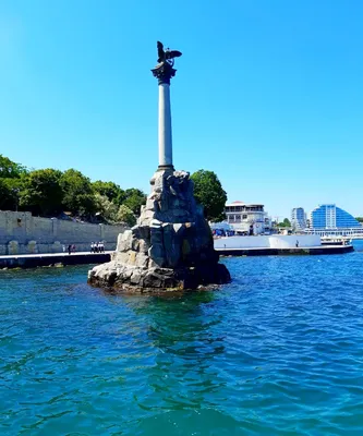 Память в камне: монумент затопленным кораблям в Новороссийске