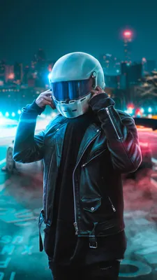 HD фото парня на мотоцикле в шлеме