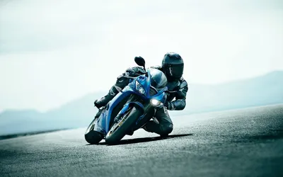 Фото парня на мотоцикле в шлеме: качественные обои фулл HD разрешения