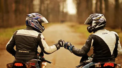 Фото пары на мотоцикле в 2024 году