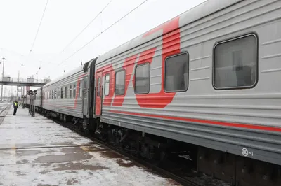 Файл:ТЭП70-0493 заходит под пассажирский поезд Адлер - Санкт-Петербург,  Елец.jpg — Википедия