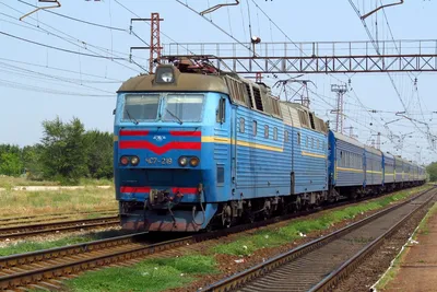 Грузовой локомотив ВЛ23 тянет пассажирский поезд - Retro photos
