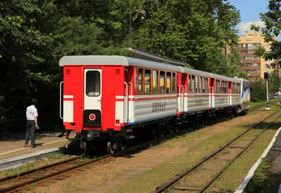 Стартовый набор \"Пассажирский поезд с паровозом, PKP\", рельсы на подложке –  купить в интернет-магазине, цена, заказ online