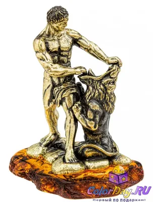 На фото: Скульптура \"Самсон\", раздирающий пасть Льва