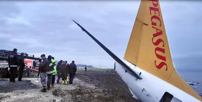 PC8622 Инцидент полета авиакомпании Pegasus: Боинг 737-800 пересек  взлетно-посадочную полосу при посадке