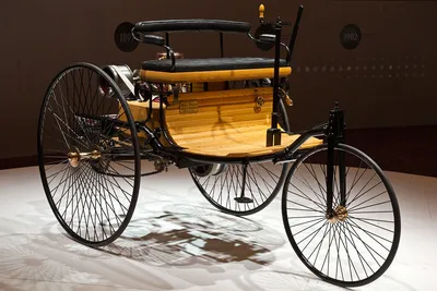 ГАЗ в Беларуси - 135 лет назад, 29 января 1886 года немецкий конструктор  Карл Бенц получил патент на свой первый автомобиль. Первый автомобиль  Бенца, сделанный в 1885 году, представлял собой трехколесный двухместный