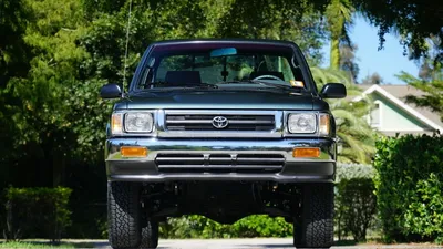 Toyota Hilux, 2.4 l., Пикап 2019 m., | A23728925