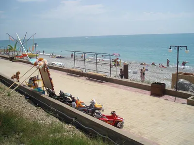 Июльский полдень на пляже \"Дельфин\" в Лазаревском, SOCHI RUSSIA - YouTube
