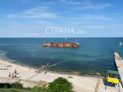 Любимый пляж студентов - Дельфин в Одессе [Фото с танкером]