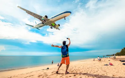 В Таиланде запретили фотографироваться на пляже с пролетающими самолетами.  | Пикабу