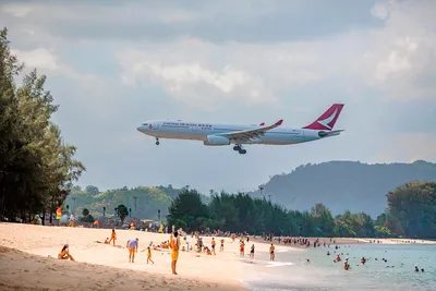 Пляж с самолетами Mai Khao и национальный парк Sirinat на Пхукете