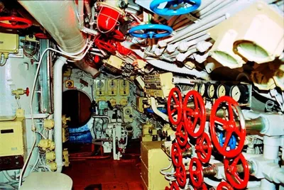 Внутри подводной лодки. Подводные лодки - самые сложные машины, после  космических аппаратов