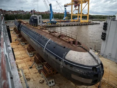 Подводная лодка \"Ленинский комсомол\" начала путь в музей \"Остров фортов\"