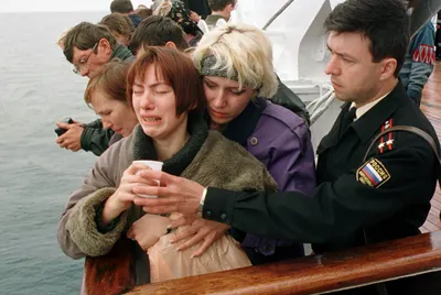 Наши ребята не дождались помощи» 21 год назад затонула подлодка «Курск».  Почему погибли люди и можно ли было их спасти?
