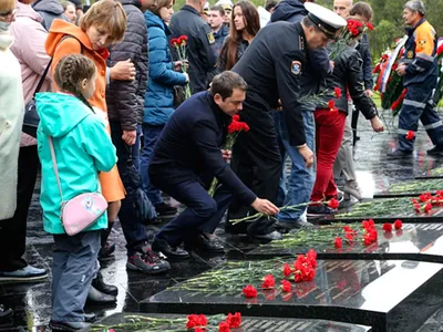 В России в 14-ю годовщину гибели атомной подлодки Курск вспоминают погибших  на ней моряков - ТАСС