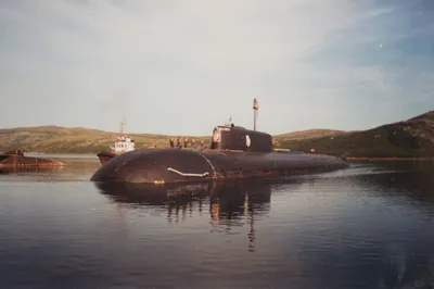 Мемориал «Морякам-подводникам, погибшим в мирное время» (рубка АПЛ «Курск»)