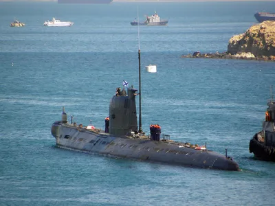 Подводная лодка \"Б-435\" (бывшая \"Запорожье\") под Андреевским флагом ВМФ  России