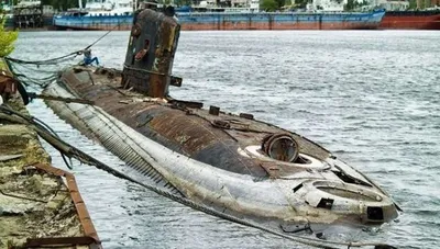 Подводная лодка \"Б-435\" (бывшая \"Запорожье\") и подлодка \"Алроса\" ВМФ России