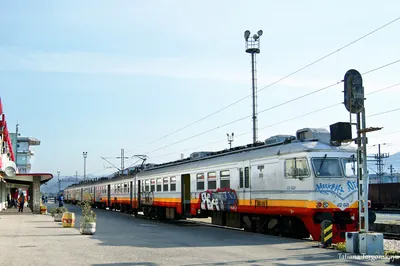 File:EP2K-049 with train, Tomsk-1 station.jpg - Wikimedia Commons