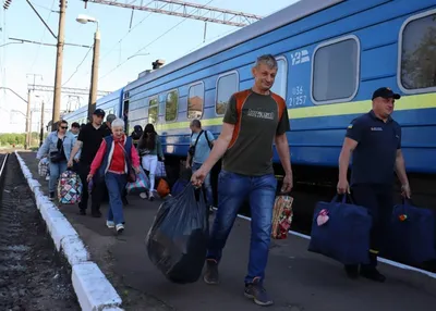 Пассажирский поезд, который ехал из Сургута в Екатеринбург, сошел с рельсов  - 25 января 2022 - e1.ru