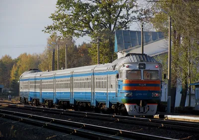 У пассажирского поезда до Екатеринбурга во время движения сошел с рельсов  локомотив