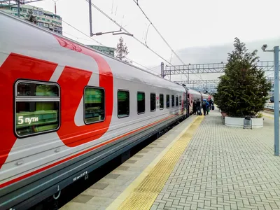 РЖД 2ЭС4К-098 с поездом №115 Санкт-Петербург - Адлер - YouTube