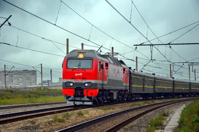 Поезд Адлер – Томск столкнулся с автокраном. Три вагона сошли с рельсов