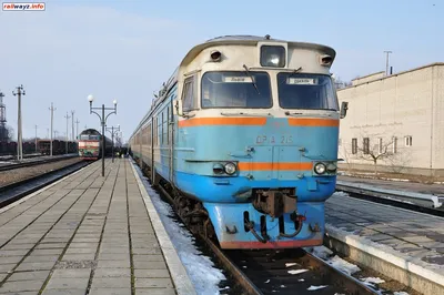 Дизель-поезд ДР1А-215, ст. Сокаль — Минифотогалерея — Railwayz.info