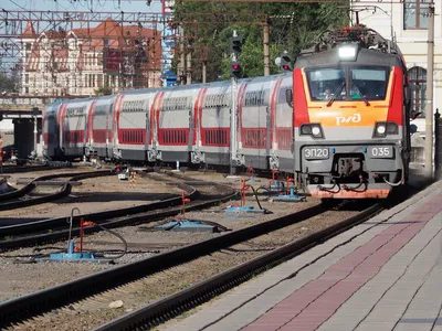 АО ТК «Гранд Сервис Экспресс» с 26 мая запускает поезд «Таврия» из Москвы в  Керчь. Его составы будут полностью сформированы из новых купейных вагонов в  новой ливрее