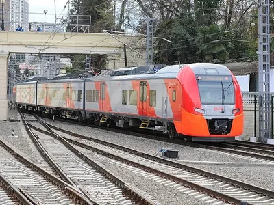 Пассажирские поезда в Сочи из-за оползня задержали на 4 часа - KP.RU