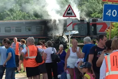 Поезд Адлер — Нижневартовск, который должен был ехать через Екатеринбург,  загорелся после ДТП 1 июня 2019 года - 1 июня 2019 - e1.ru