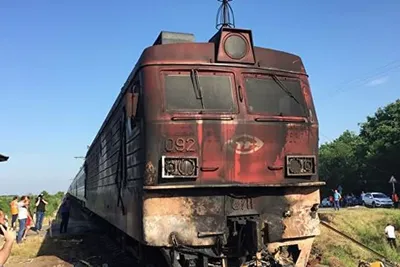 Прямо по среди поля застряли 2 пассажирских поезда — Первый Городской  Калининград