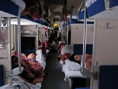 Пассажиры жалуются на невыносимые условия в поезде «Байтерек»