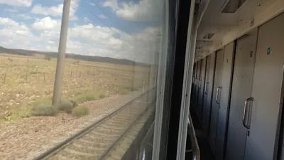 Пассажирский поезд сошел с рельсов в Казахстане