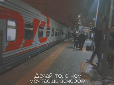 Эвакуационный поезд за год спас более 3000 раненых украинцев. Снаружи он  выглядит как обычный пассажирский поезд, но внутри это настоящая больница
