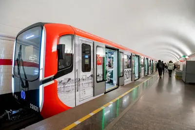 Новый поезд в московском …» — создано в Шедевруме