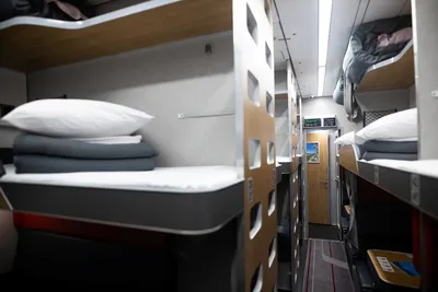Фирменный поезд «Янтарь» укомплектован новыми вагонами капсульного типа —  РБК