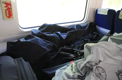 Горе-пассажиры превратили киевский поезд \"Интерсити\" в вонючую помойку -  ЗНАЙ ЮА