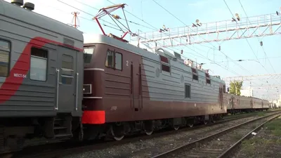 ЭП1-120 с поездом №127 Красноярск — Адлер - YouTube
