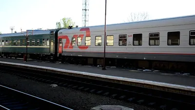 М62-1361 с поездом Москва - София прибывает на ст. Черновцы - YouTube
