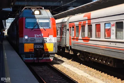 На Кубани поезд Сухум — Москва снес комбайн на ж/д переезде — Блокнот Россия