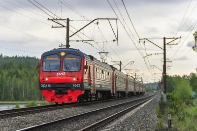 Поезд Москва — Сухум врезался в трактор в Гагре
